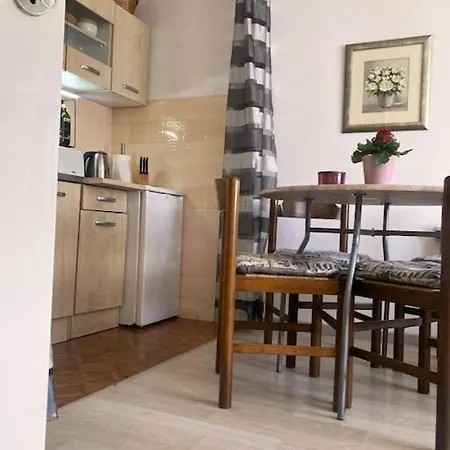 Melanie Apartment
