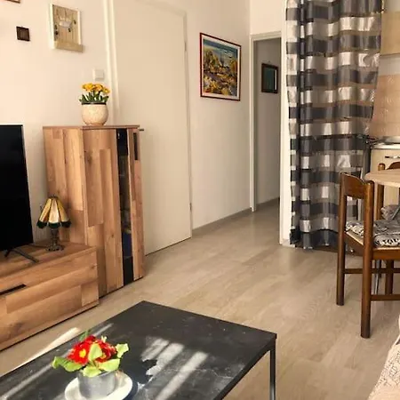 Melanie Apartment