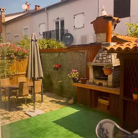 Melanie Apartment